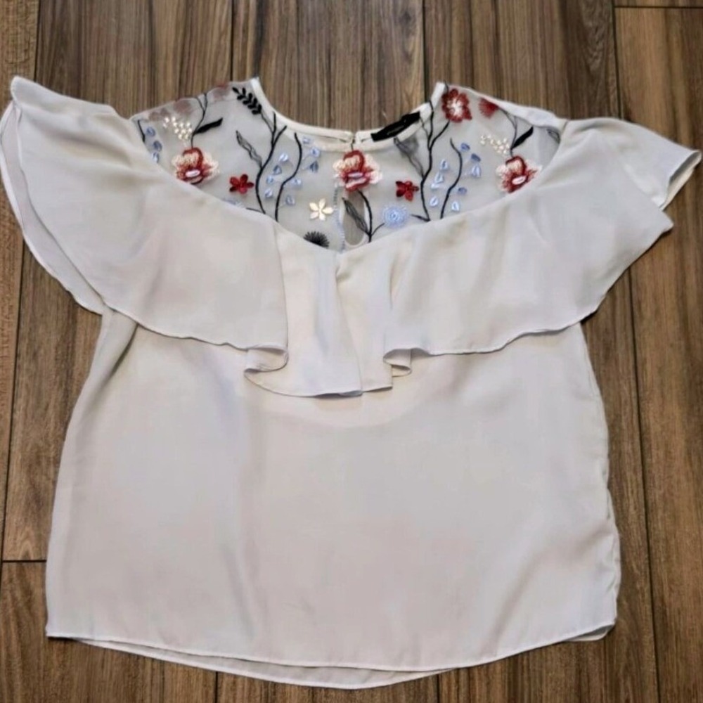 Atmosphere Embroidered Sheer Yoke Ruffle Top Women's Size 6 Cream‎ Floral Mesh
